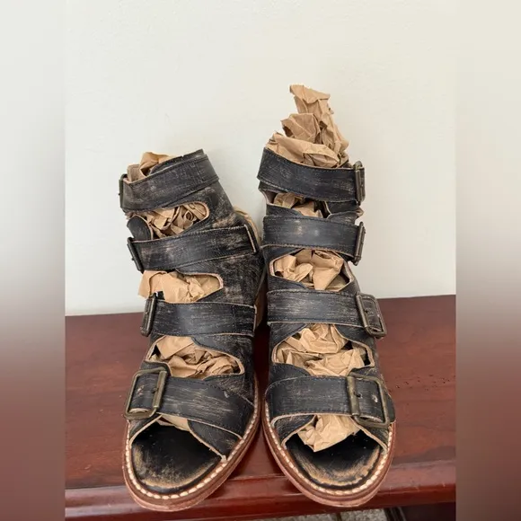 Freebird by Steven “Quail” black leather sandal in size 8