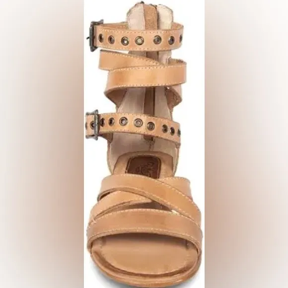 Freebird saylor neutral sandals size 8 - never worn!
