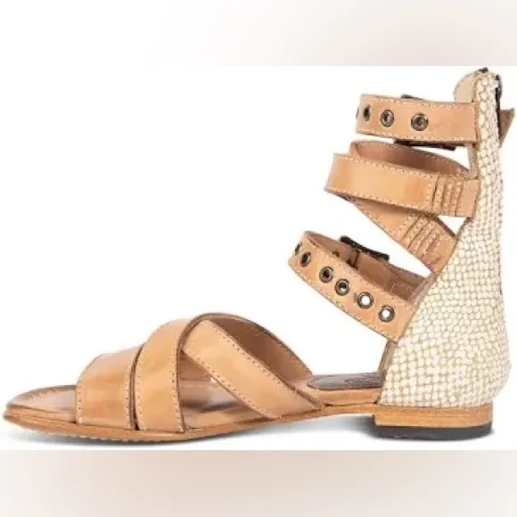 Freebird saylor neutral sandals size 8 - never worn!