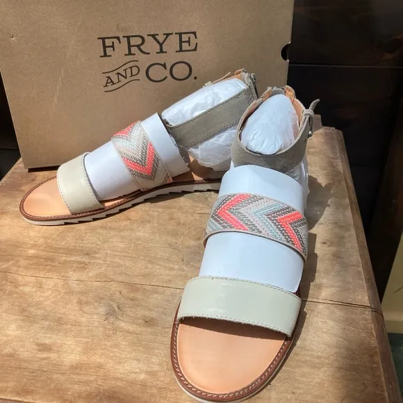Frye and Co sandal women's size 8.5 NWT woven leather Southwestern strappy