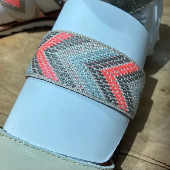 Frye and Co sandal women's size 8.5 NWT woven leather Southwestern strappy