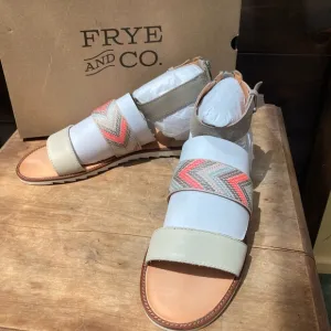 Frye and Co sandal women's size 8.5 NWT woven leather Southwestern strappy