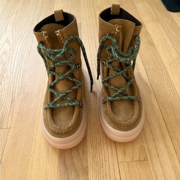 Garmentory NAGUISA Kaus Chunky Boots Camel with Green Laces SIZE 38