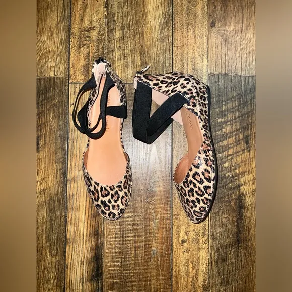 Gentle Souls by Kenneth Cole Women NOA Leopard Print Flats Strapping Ancle 7 1/2