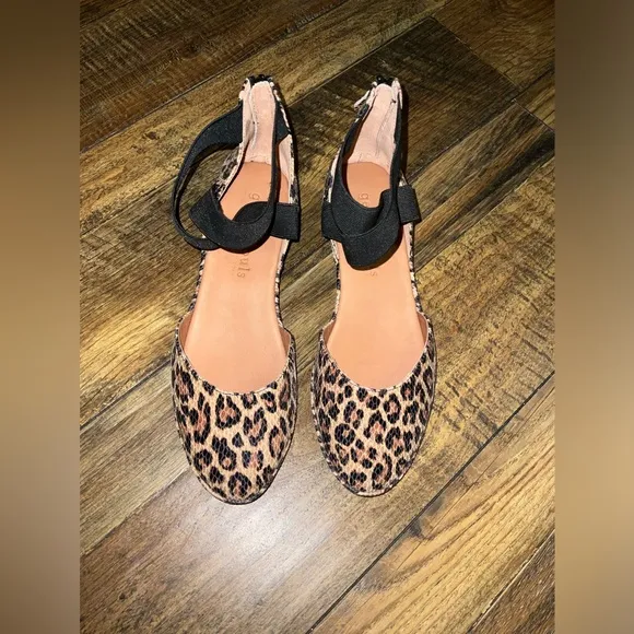 Gentle Souls by Kenneth Cole Women NOA Leopard Print Flats Strapping Ancle 7 1/2