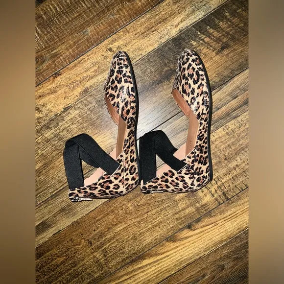 Gentle Souls by Kenneth Cole Women NOA Leopard Print Flats Strapping Ancle 7 1/2