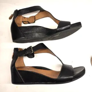 Gentle Souls Gisele Black Leather T-Strap Wedge Sandal Back Zipper, Size 9.5