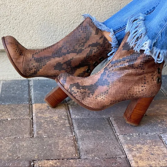 Genuine Leather Snake Print Grommet Engineer Boots