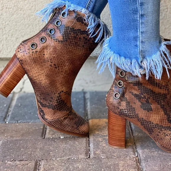 Genuine Leather Snake Print Grommet Engineer Boots