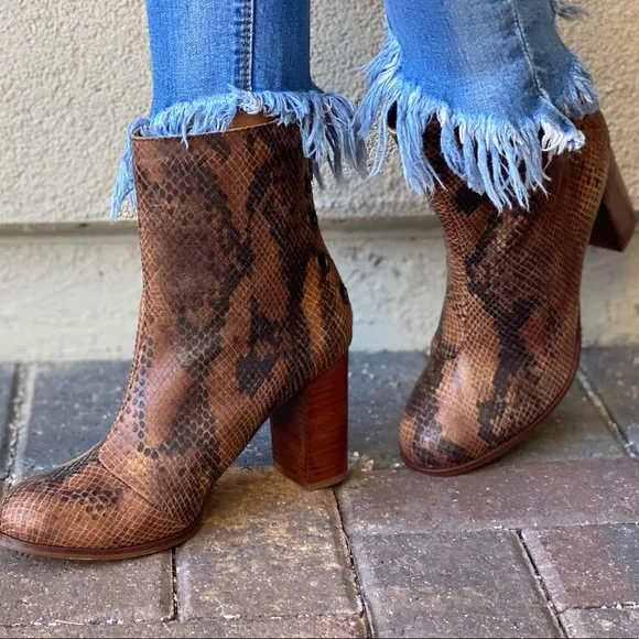 Genuine Leather Snake Print Grommet Engineer Boots