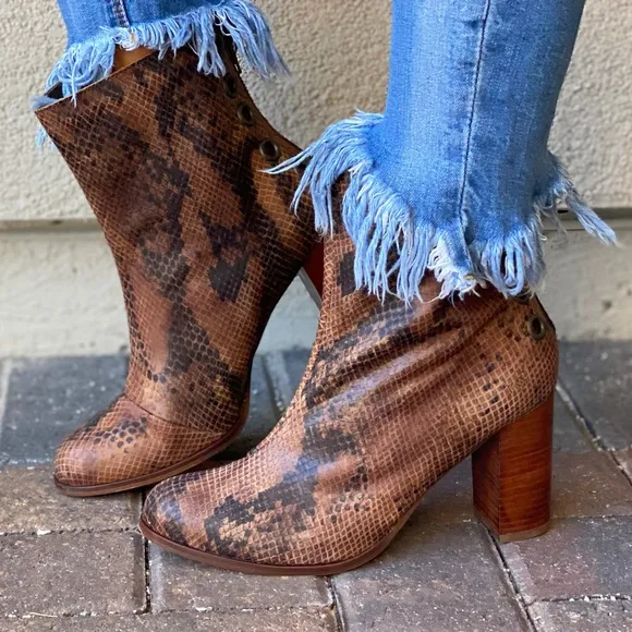 Genuine Leather Snake Print Grommet Engineer Boots