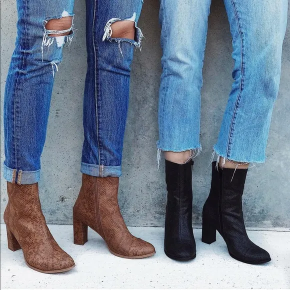 Genuine Leather Snake Print Grommet Engineer Boots