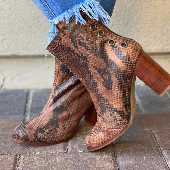 Genuine Leather Snake Print Grommet Engineer Boots
