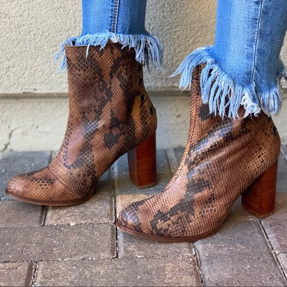 Genuine Leather Snake Print Grommet Engineer Boots