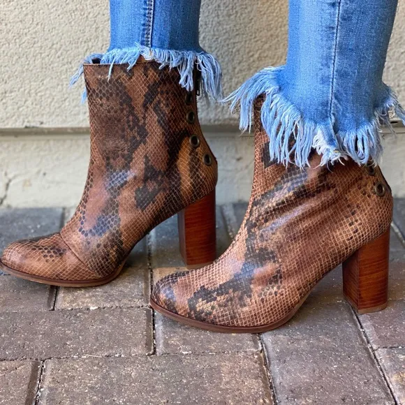 Genuine Leather Snake Print Grommet Engineer Boots