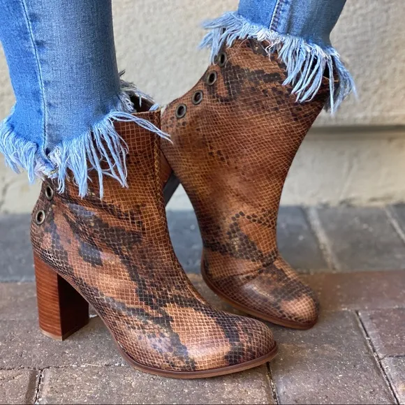 Genuine Leather Snake Print Grommet Engineer Boots