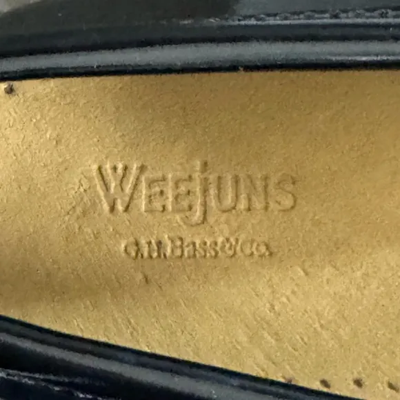 G.H. Bass Weejuns Patent Leather Penny Loafers 4005 001 size 8.5 M