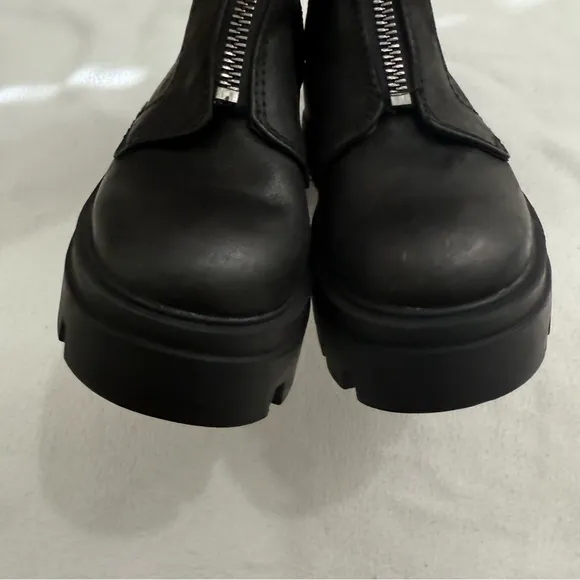 Gianni Bini Allstar Leather Center Zip Chunky Lug Sole Platform Ankle Boots 6.5