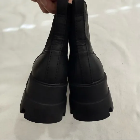 Gianni Bini Allstar Leather Center Zip Chunky Lug Sole Platform Ankle Boots 6.5