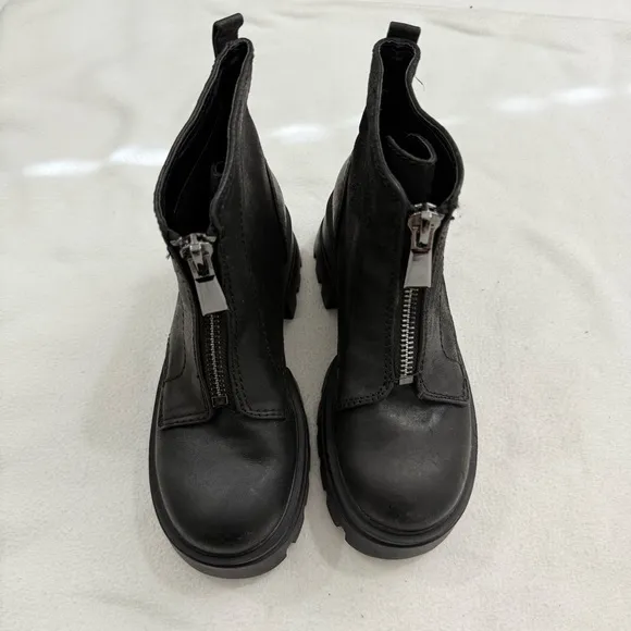 Gianni Bini Allstar Leather Center Zip Chunky Lug Sole Platform Ankle Boots 6.5