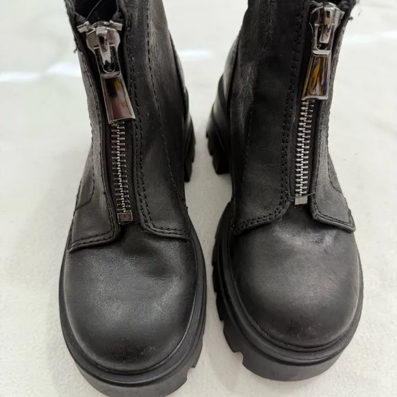 Gianni Bini Allstar Leather Center Zip Chunky Lug Sole Platform Ankle Boots 6.5