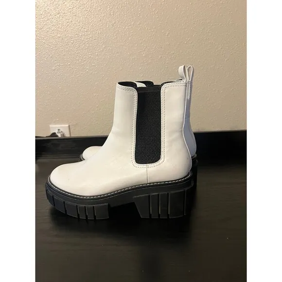 Gianni Bini Ridliegh White Leather Chunky Chelsea Boots Size 9.5