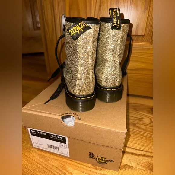Girls DR Martens size BIG 5 1460 FARRAHGOLDCHUNKY GLITTER