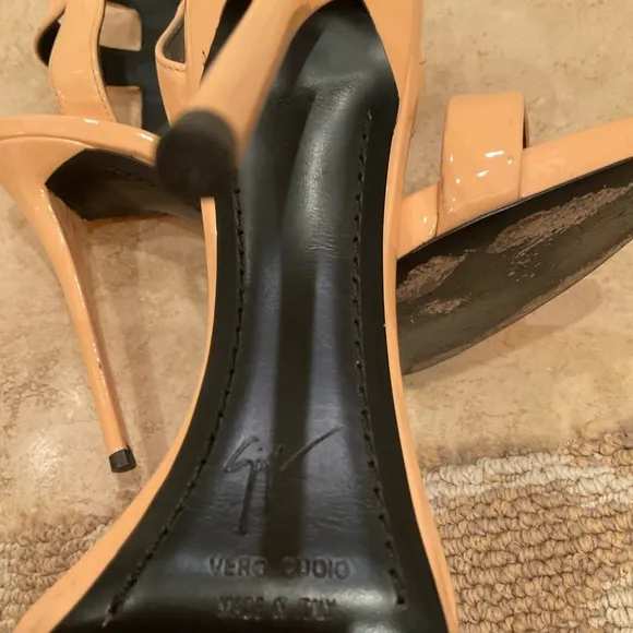 GIUSEPPE ZANOTTI PATENT LEATHER CAGE BACK SANDALS SIZE 38.5