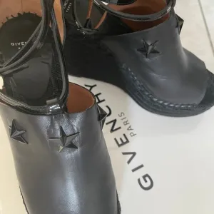 Givenchy Nettunia Star Wedge Heel Espadrilles Size 40 EU (9.5-10 US)