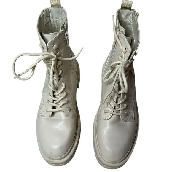 Guess Gwfornia Chunky Ivory Combat Boots. Size 9.