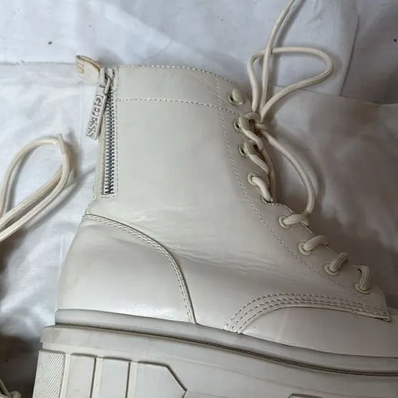 Guess Gwfornia Chunky Ivory Combat Boots. Size 9.