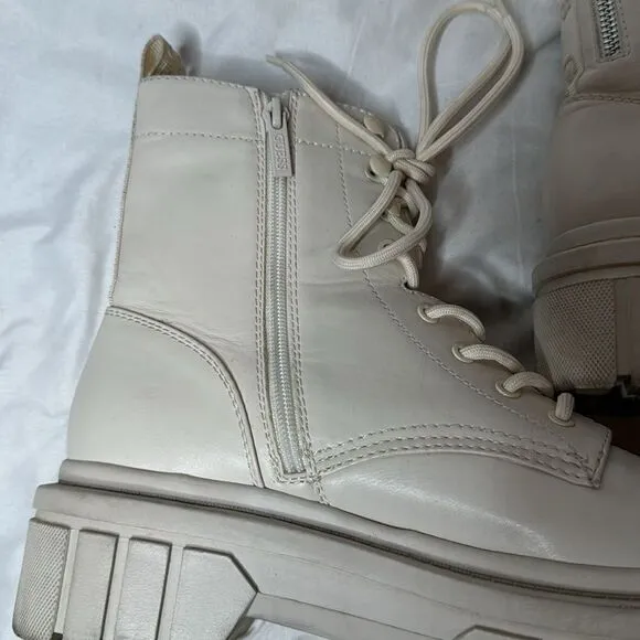 Guess Gwfornia Chunky Ivory Combat Boots. Size 9.
