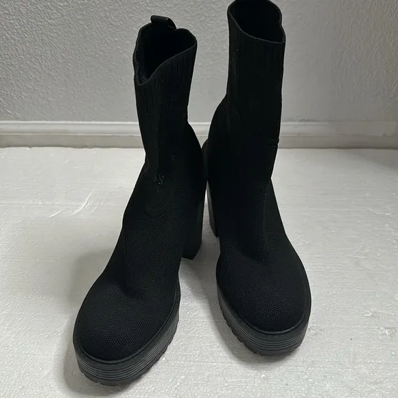 Guess klynne black lug sole chunky heels strechy y2K style boots size 8