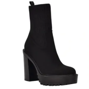 Guess klynne black lug sole chunky heels strechy y2K style boots size 8