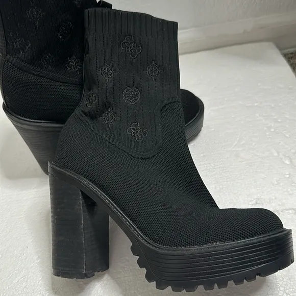Guess klynne black lug sole chunky heels strechy y2K style boots size 8