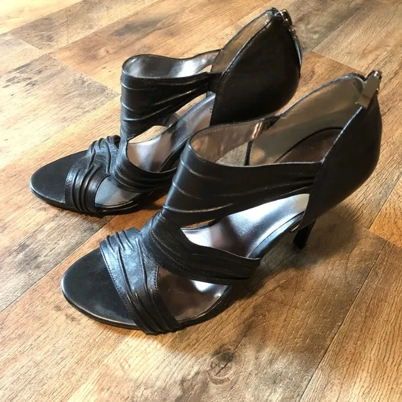 Guess sandals