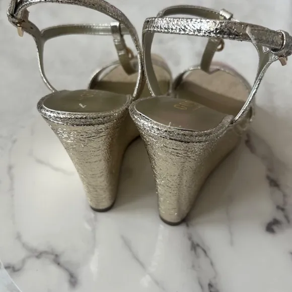 GUESS Shimmer Metallic Medallion T-Strap Wedge Sandals: NEW