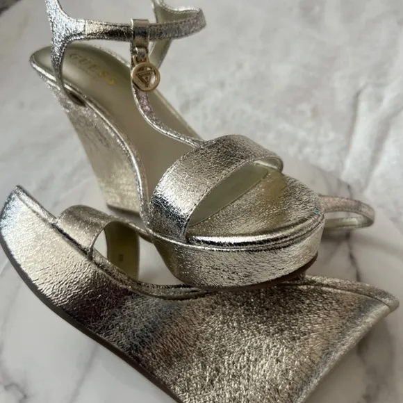 GUESS Shimmer Metallic Medallion T-Strap Wedge Sandals: NEW