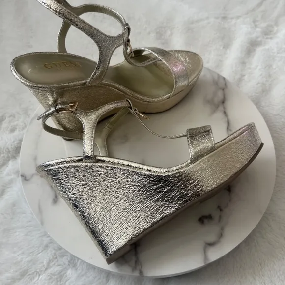 GUESS Shimmer Metallic Medallion T-Strap Wedge Sandals: NEW