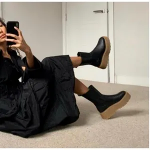 H&amp;M Black Platform Chelsea Boots Size 38 US 7 Bloggers Classic