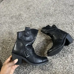 Harley Davidson Women's Mid Calf Boots US 7.5 Buckles Chunky Block Heel Punk Zip