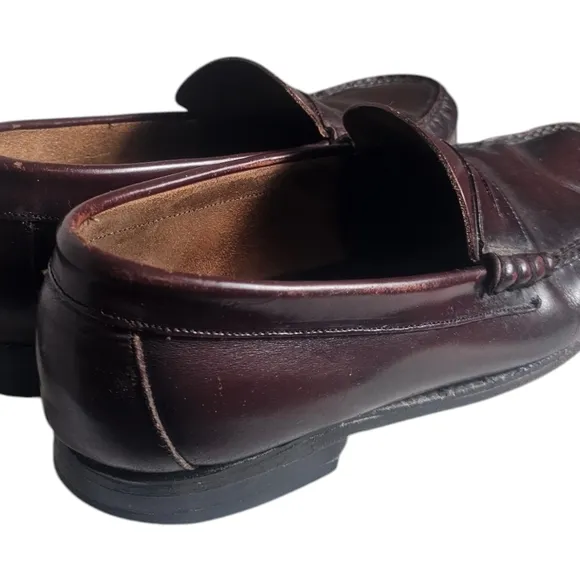 Here we have a Dexter Men's Penny Loafers Burgundy Size 9.5 Vintage 90s Measure