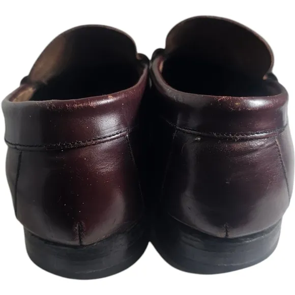 Here we have a Dexter Men's Penny Loafers Burgundy Size 9.5 Vintage 90s Measure