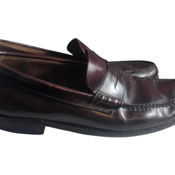 Here we have a Dexter Men's Penny Loafers Burgundy Size 9.5 Vintage 90s Measure