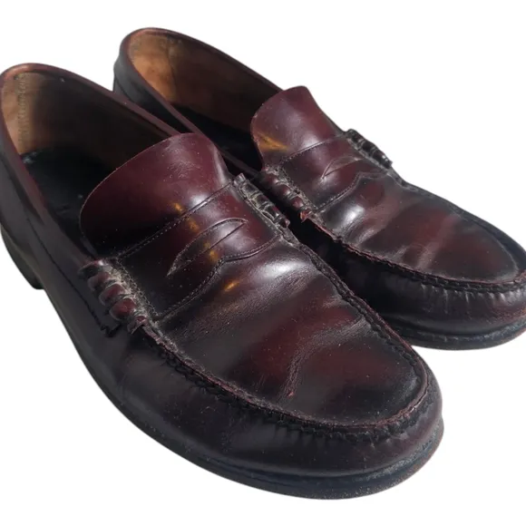 Here we have a Dexter Men's Penny Loafers Burgundy Size 9.5 Vintage 90s Measure