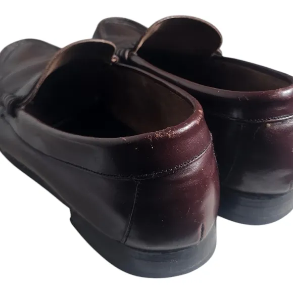 Here we have a Dexter Men's Penny Loafers Burgundy Size 9.5 Vintage 90s Measure
