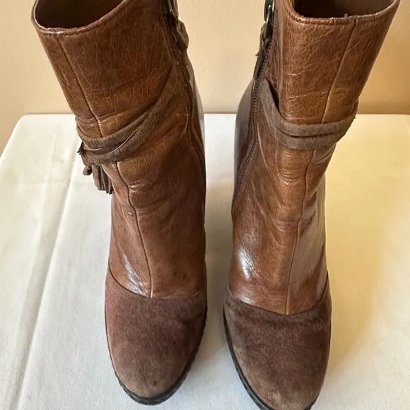 Hinge Chunky Brown Suede Ankle Boots Stacked Heel SZ 5.5 Suede