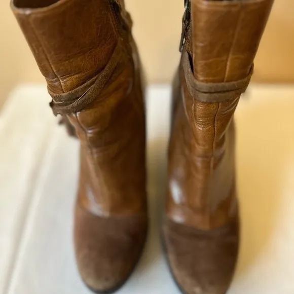 Hinge Chunky Brown Suede Ankle Boots Stacked Heel SZ 5.5 Suede