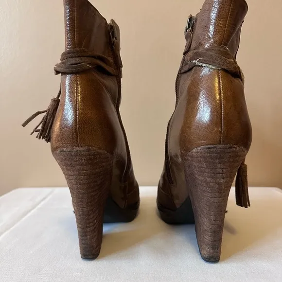 Hinge Chunky Brown Suede Ankle Boots Stacked Heel SZ 5.5 Suede