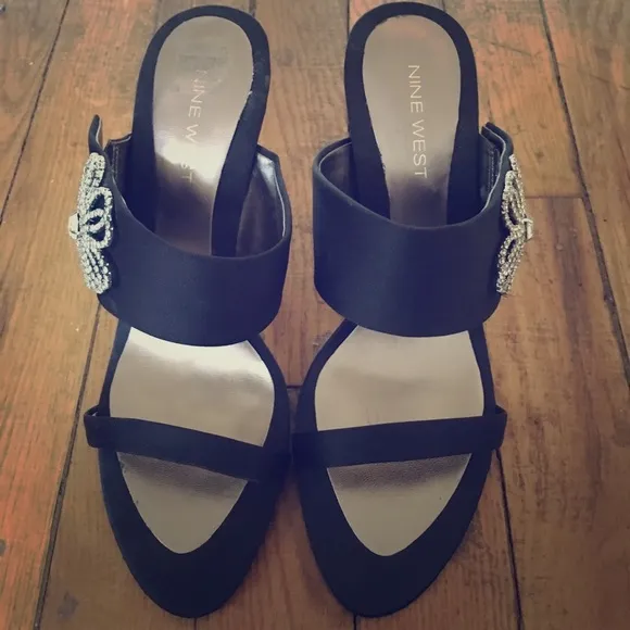 Host Pick Nine West Rhinestone Flower Heels